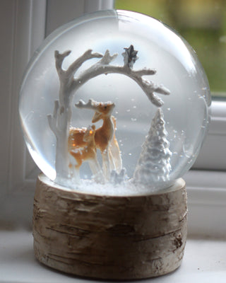 Deer family Snow globe