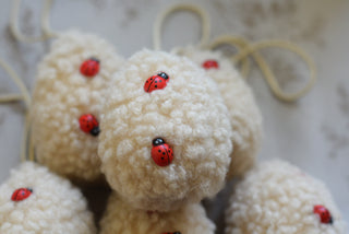 Textured Easter Egg Set of 2 with Ladybirds – Hanging Spring Decoration