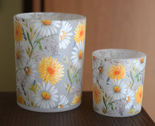 White and yellow daisies candle holder