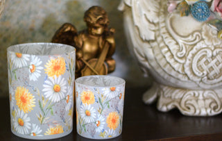 White and yellow daisies candle holder