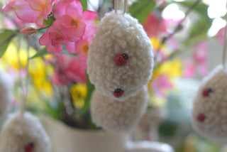 Textured Easter Egg Set of 2 with Ladybirds – Hanging Spring Decoration