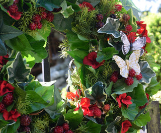 Cottage Summer Wreath with Red Berries & Pelargonium