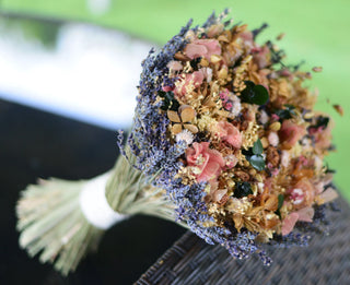 Dried flower bouquet in pastel colour