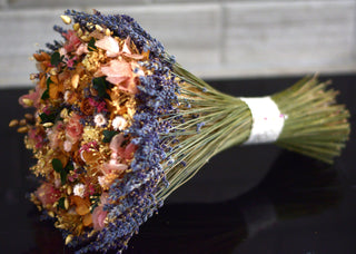 Bouquet de fleurs séchées de couleur pastel