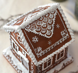Light-Up Gingerbread House